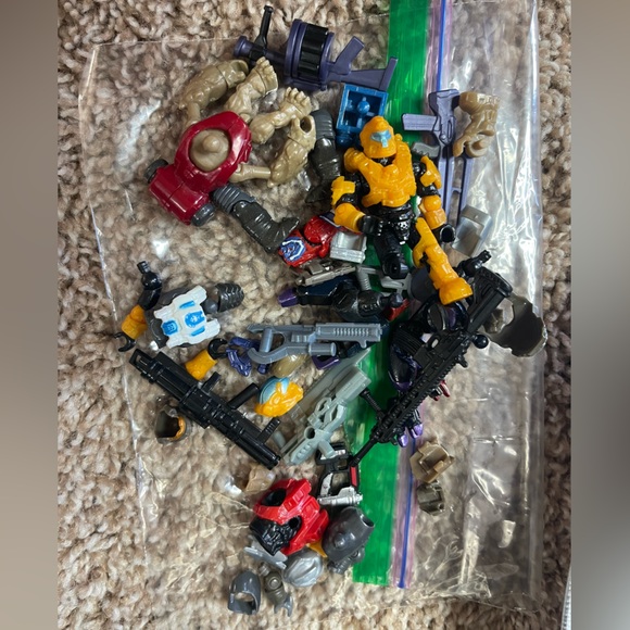 Halo Mega Construx blue spartan, master chief, red grunt + more - Picture 3 of 3